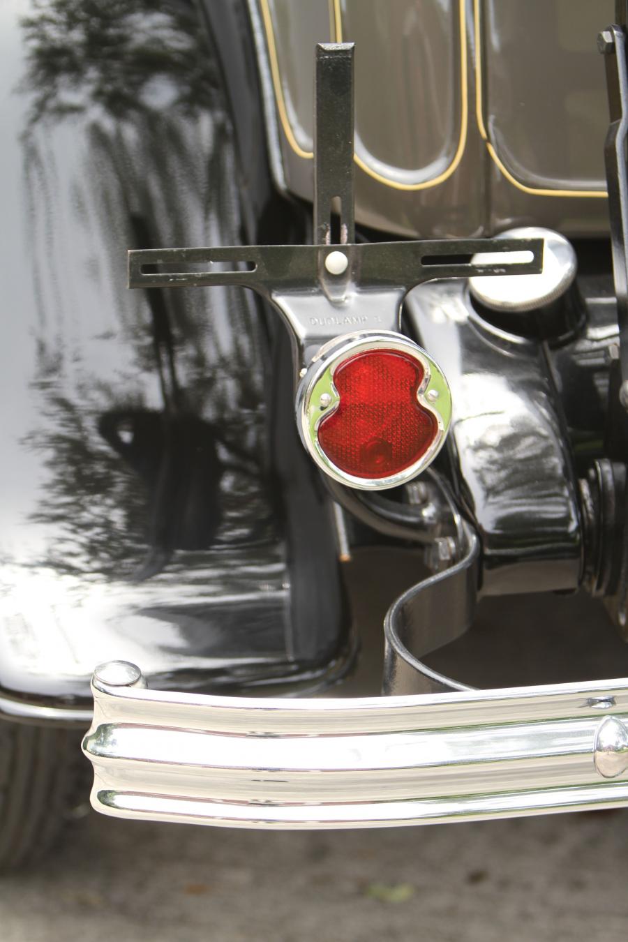  Ford V8 DeLuxe Roadster 1932 года  (фото 22 из 41)